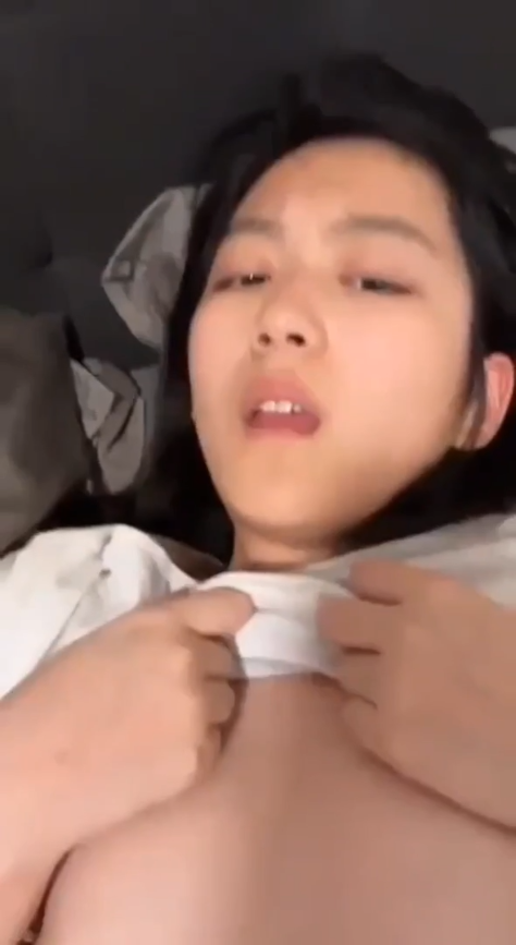 Adik Berkacamata yang Mesum