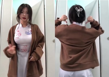 Clip sex siswi kulit putih bak salju di doggy